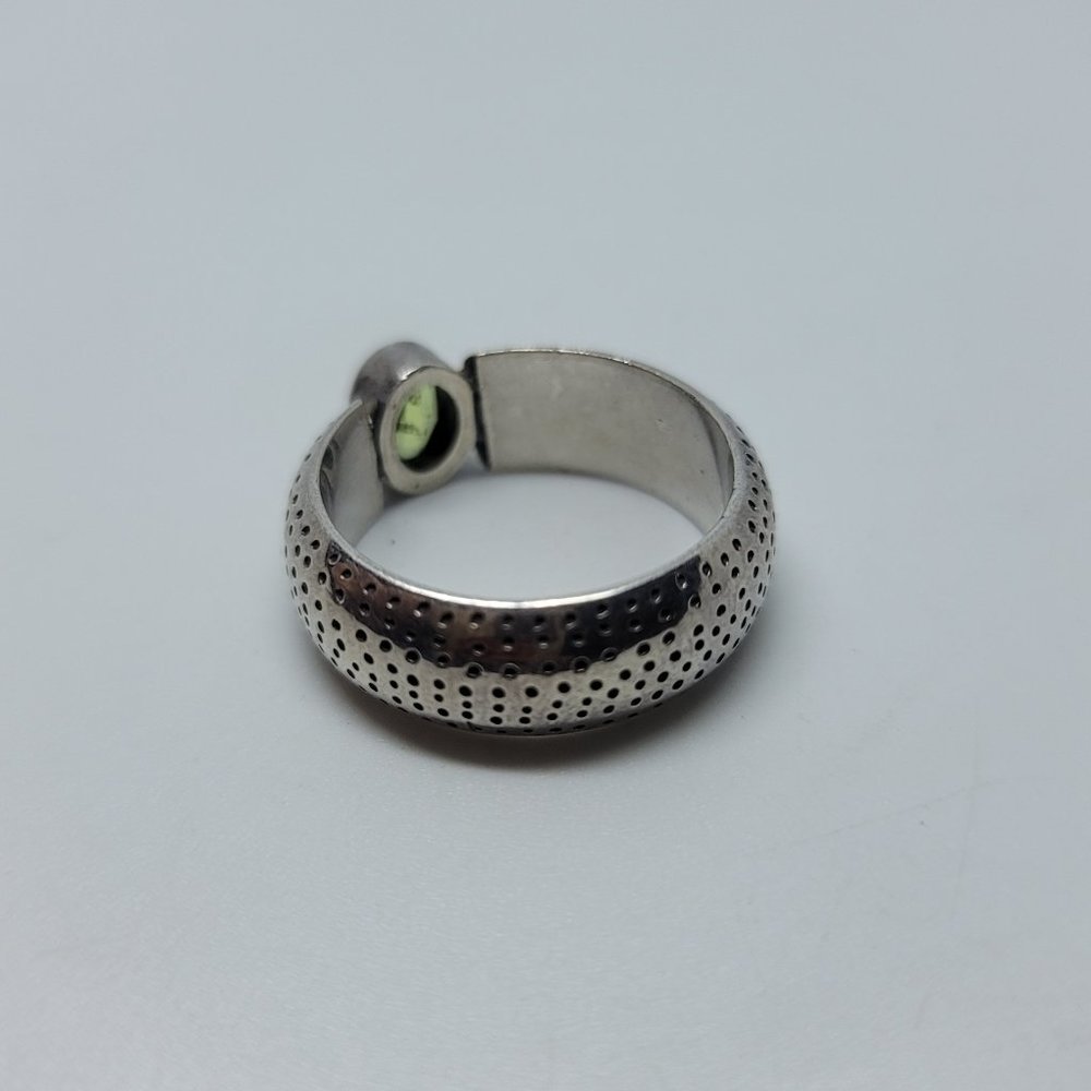 Bali Style Peridot & Sterling Ring by Suarti - Picture 3 of 4